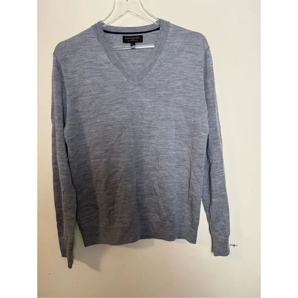 Banana Republic 100% Merino Wool V neck Sweater Blue Medium
